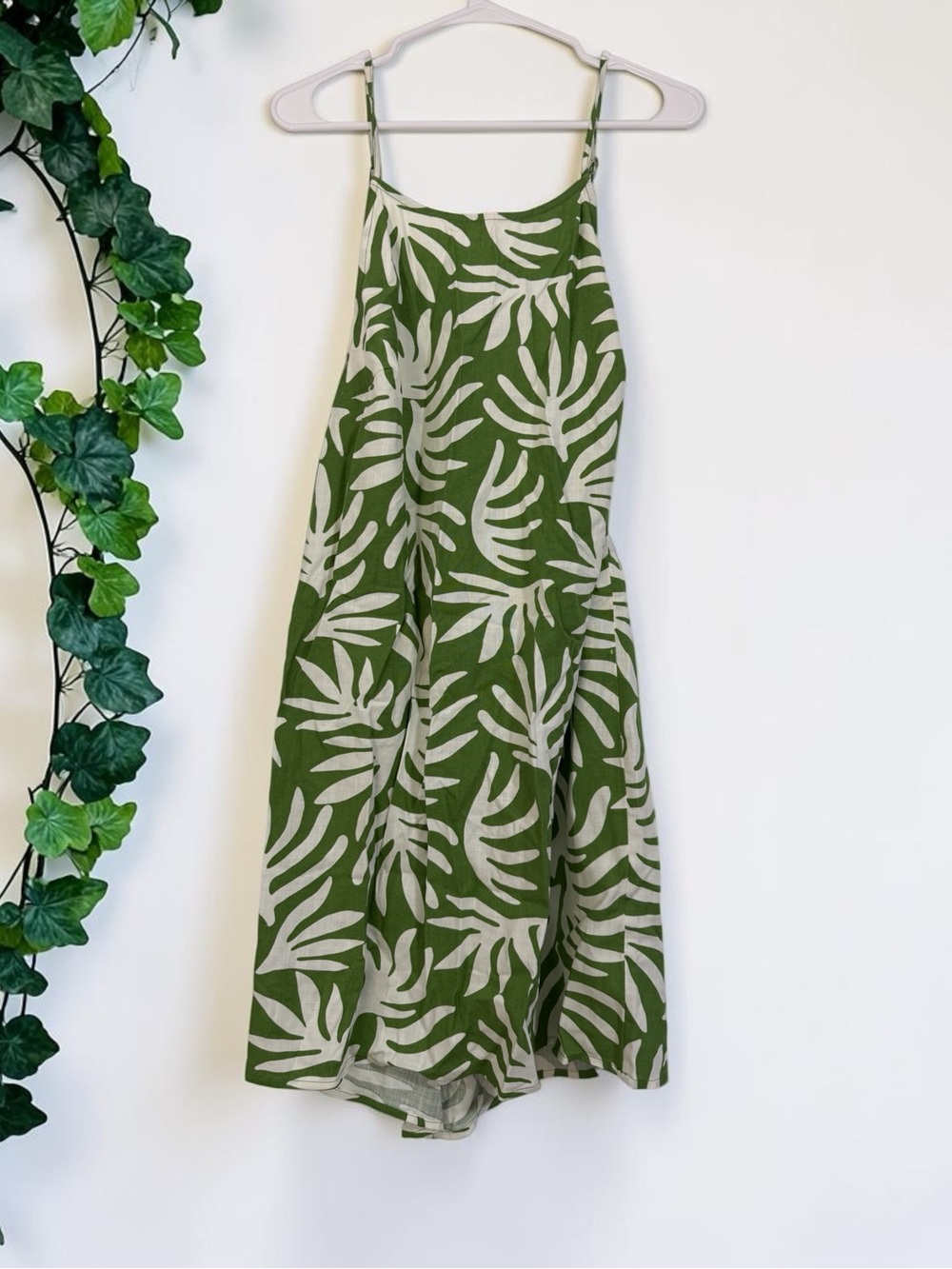 Green Leaf-Print Midi Sundress with Cream Pattern